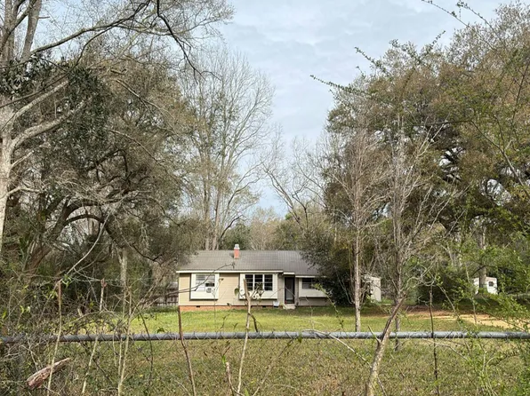 100 Gulf Camp Rd, Lumberton, MS 39455