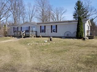3338 E 8th St, White Cloud, MI 49349