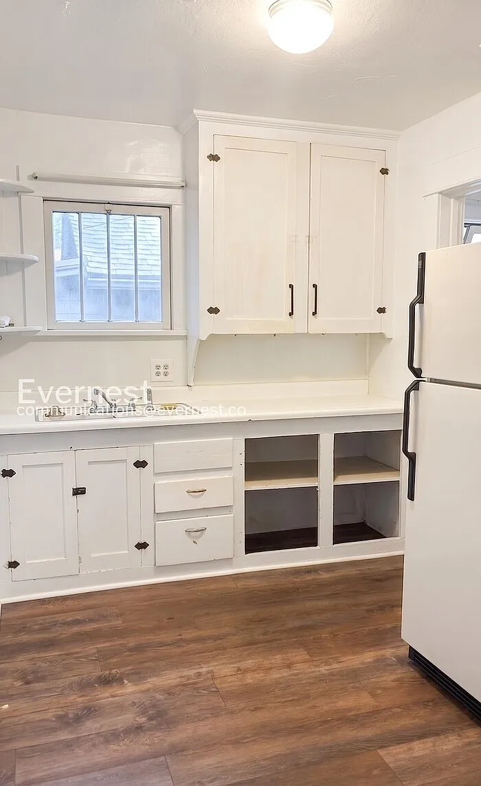 2 bed, 1.0 bath, 576 sqft, $1,597 — Photo 3