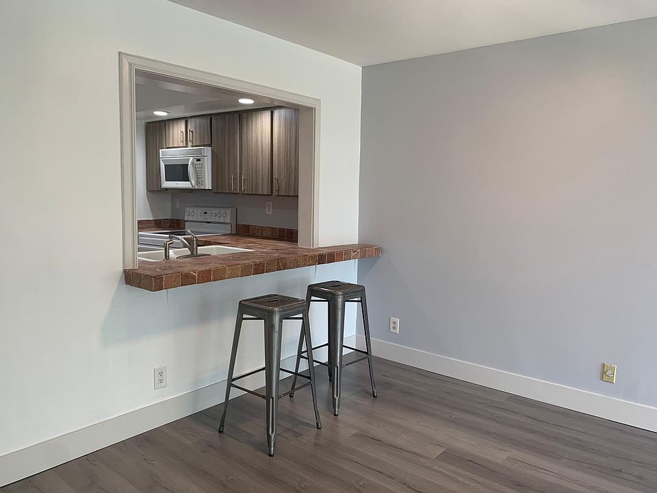 1st image of 1915 Brickell Ave APT C612