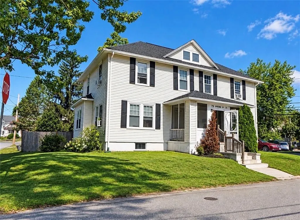 4 bed, 2.0 bath, 1212 sqft, $2,000 — Photo 1