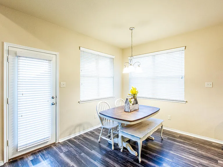 1324 Red River Dr — Photo 8