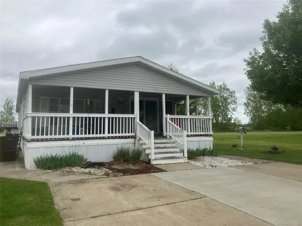 402 N Katie Ln, Morrice, MI 48857