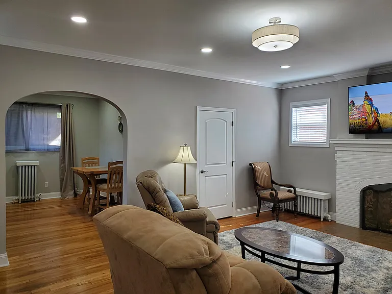 210 S Lynn Ave — Photo 58