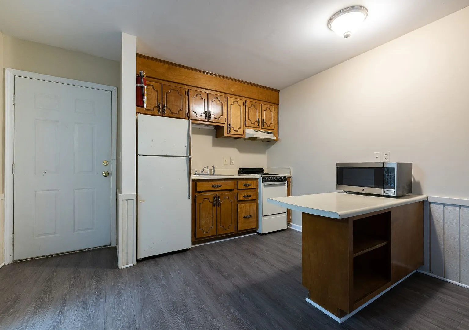 Studio Apartment at Cochran — Photo 4