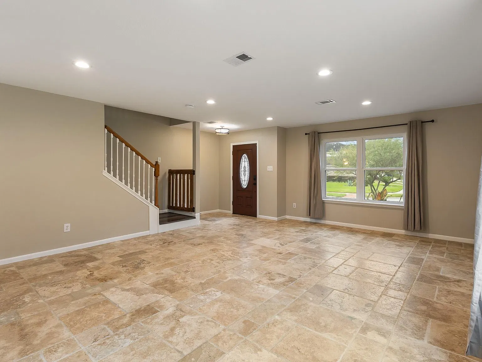 4 bed, 2.5 bath, 2650 sqft, $3,000 — Photo 3