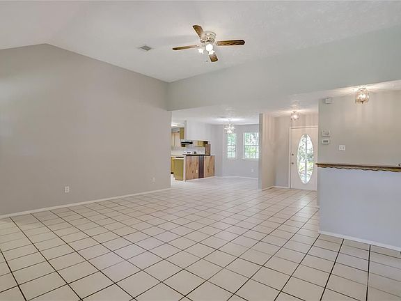 5th image of 17110 Aprilmont Dr
