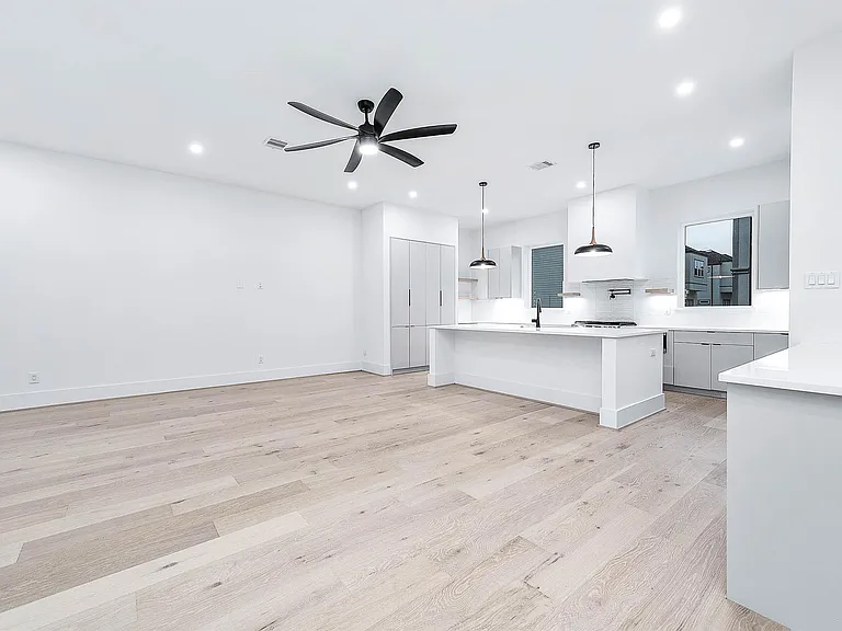 319 N Nagle St — Photo 13