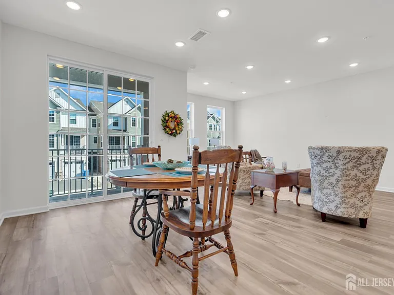 731 Station Rd — Photo 14