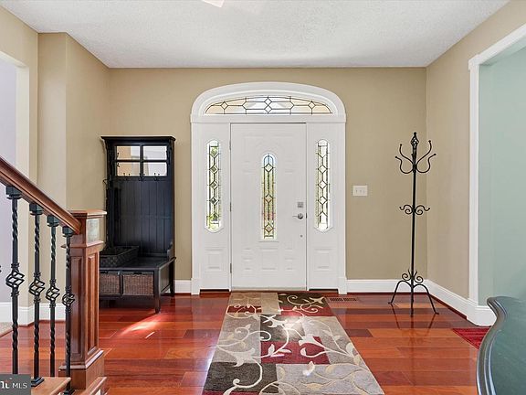 3rd image of 216 Edenderry Ave
