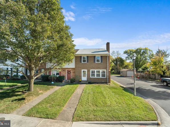 44 Park Pl, Lovettsville, VA 20180