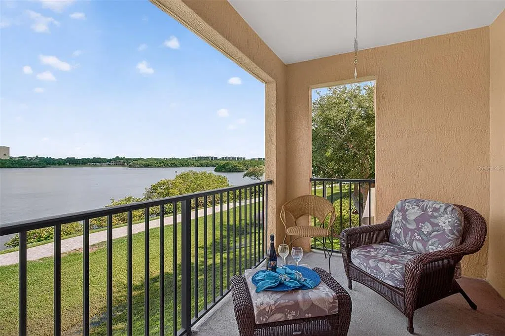 2 bed, 2.0 bath, 1350 sqft, $3,200 — Photo 4