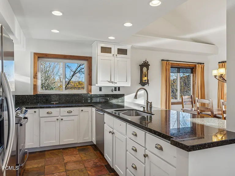 7240 Buckboard Dr — Photo 18