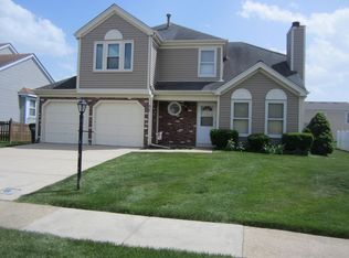 57 Garfield Ln, Streamwood, IL 60107