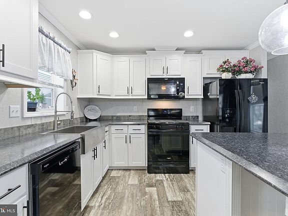 3rd image of 2027 Beatty Dr