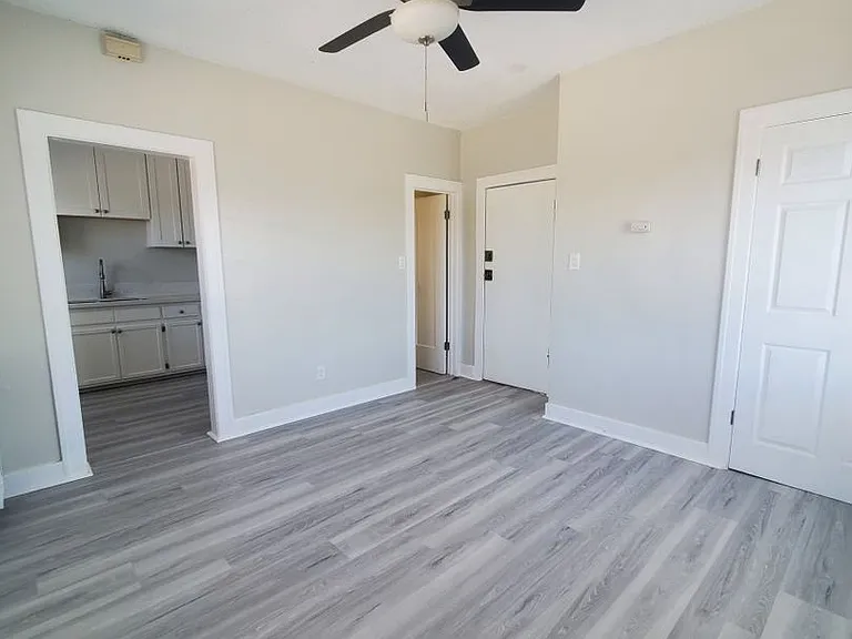 832 W Florence Ave #8A — Photo 3