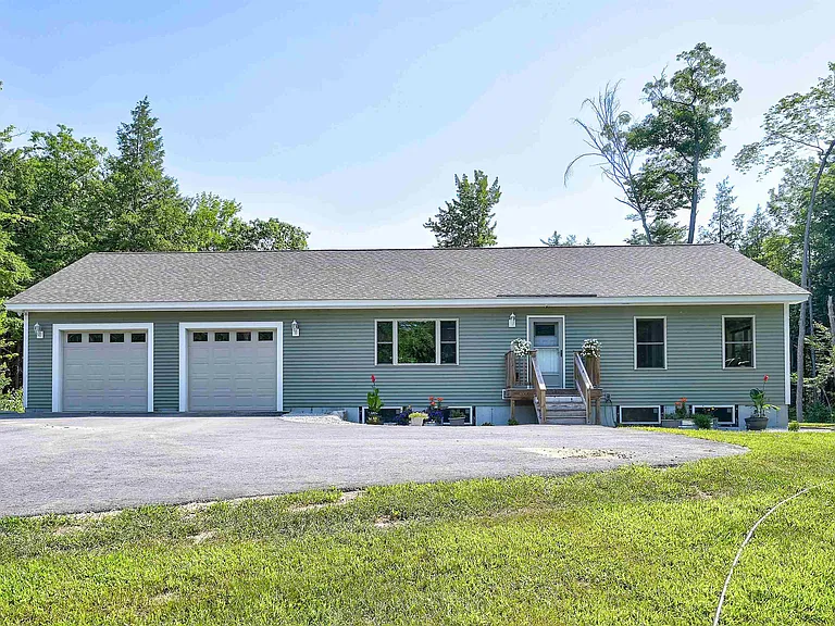 419 Winter Rd — Photo 2