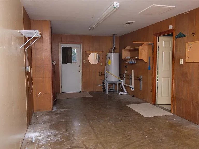 9231 Kostelnik St — Photo 21