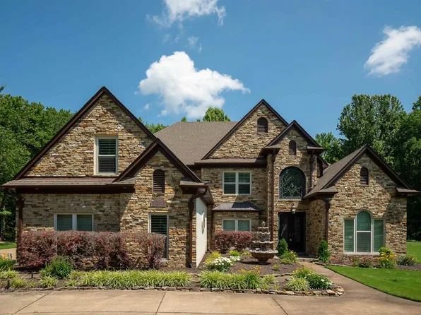 240 Woodsedge Dr, Eads, TN 38028