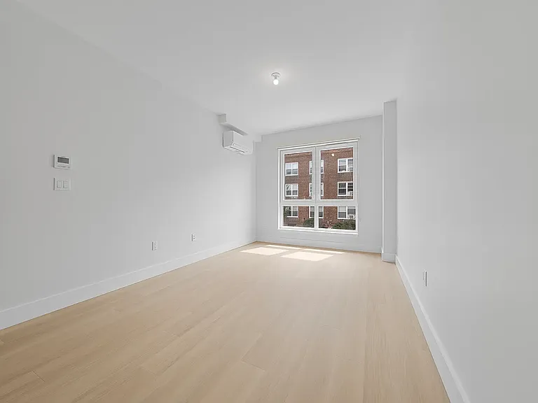 77-63 Vleigh Pl #204 — Photo 4