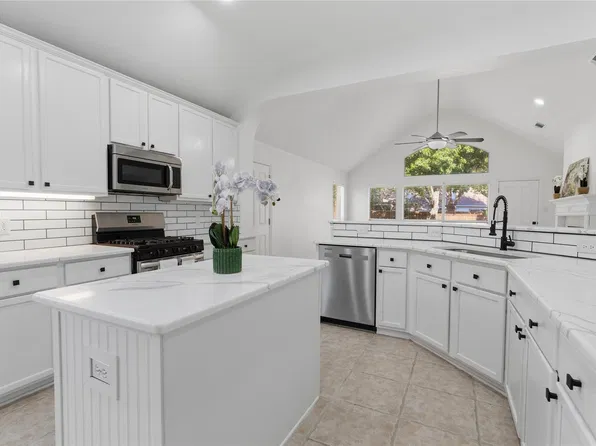 304 Turtle Ct, McKinney, TX 75072
