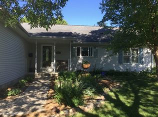 900 S 3rd St, Watseka, IL 60970