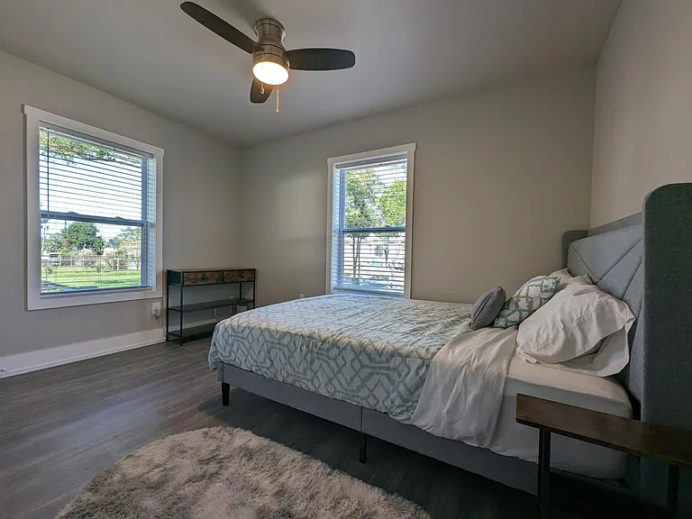 2041 W Intendencia St — Photo 10