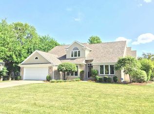 1284 Sandy Glen Dr, Perrysburg, OH 43551