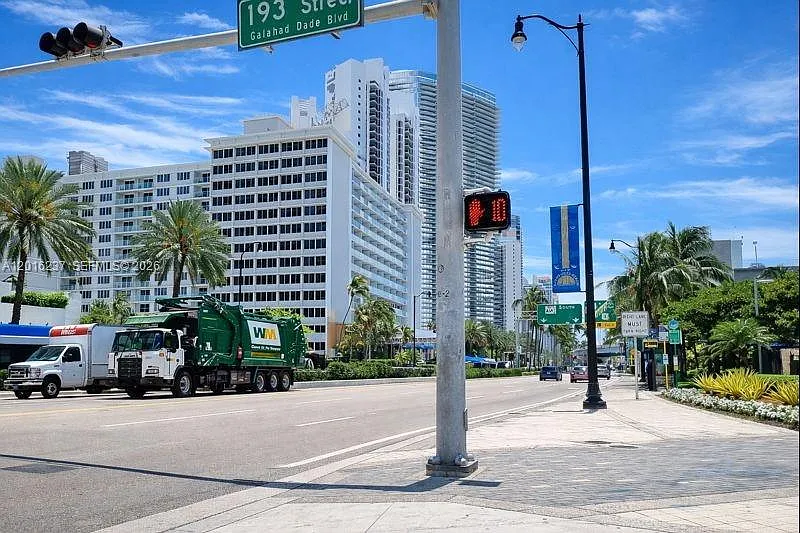 Building Photo - 19201 Collins Ave #707