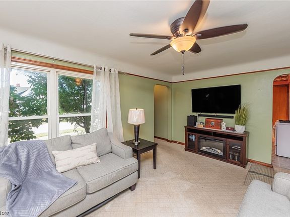 3rd image of 7815 Dorothy Ave