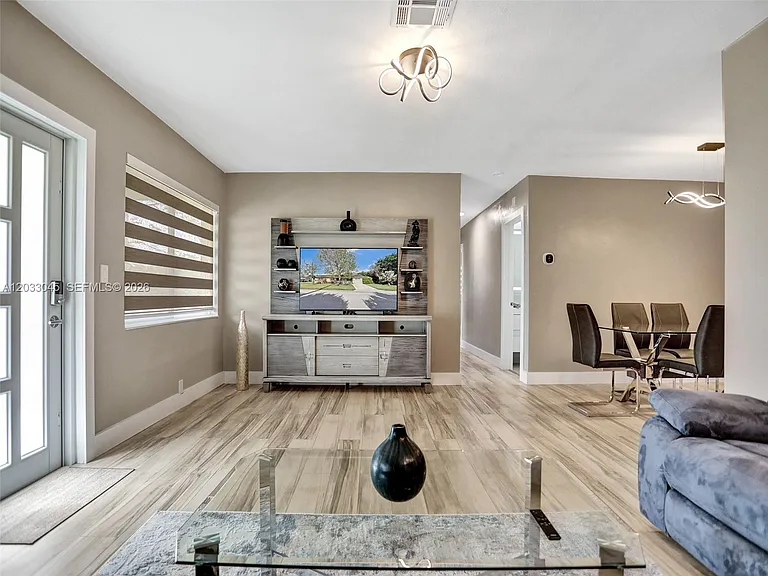 491 SE 23rd Ave — Photo 3