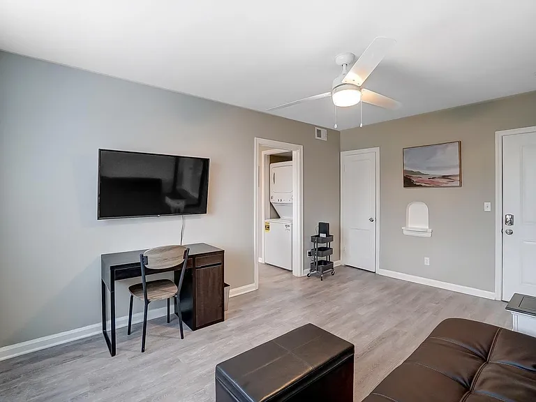 334 Helen St #7 — Photo 3
