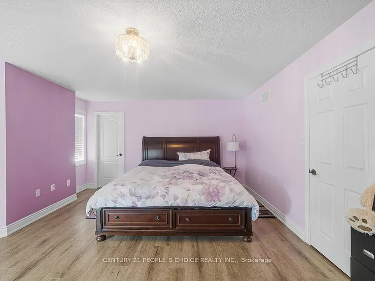 1456 Lyncroft Cres — Photo 32
