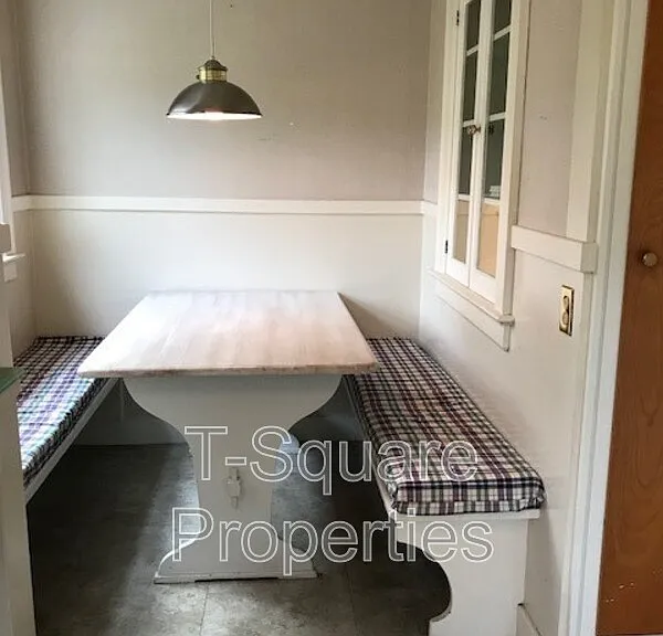 9056 Avondale Rd NE — Photo 7