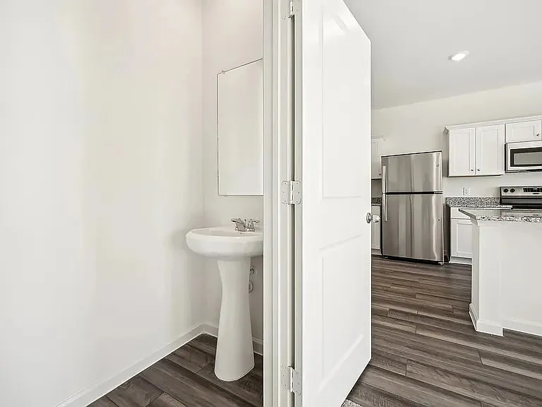 2204 Burnwood St — Photo 7