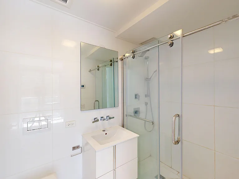 237 E 34th St #1502 — Photo 10