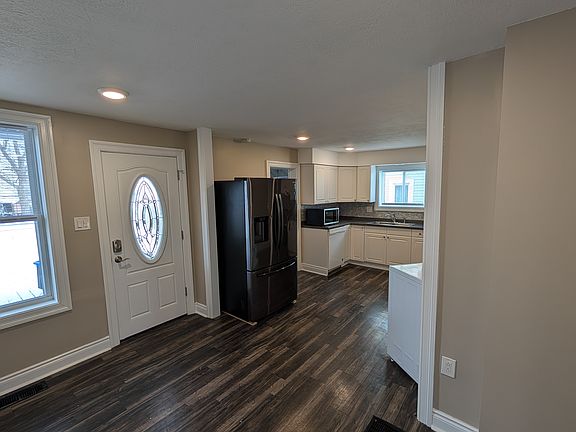 Living area/kitchen