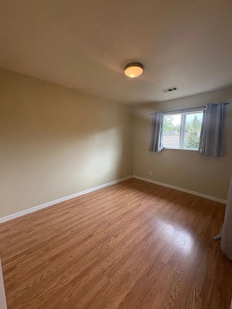 4817 Hansen Avenue — Photo 4