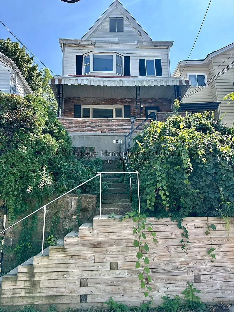 3 bed, 2.0 bath, 2018 sqft, $1,250 — Photo 1