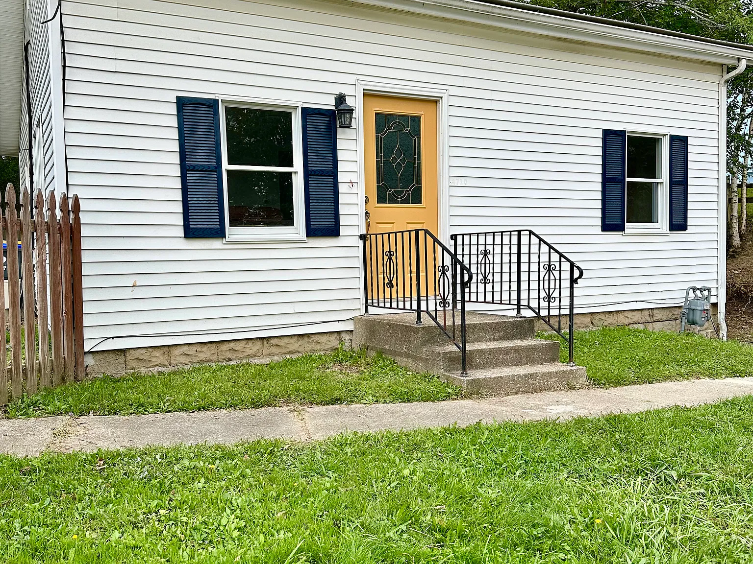 2 bed, 728 sqft, $1,395 — Photo 1