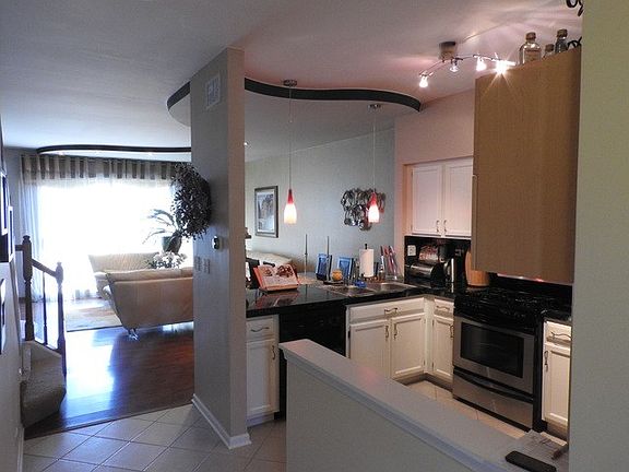 3rd image of 2747 Odlum Dr #2