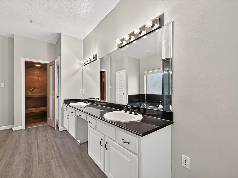 14303 Reissen Ln — Photo 36