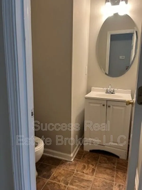 4 bed, 2.5 bath, 1716 sqft, $1,750 — Photo 4