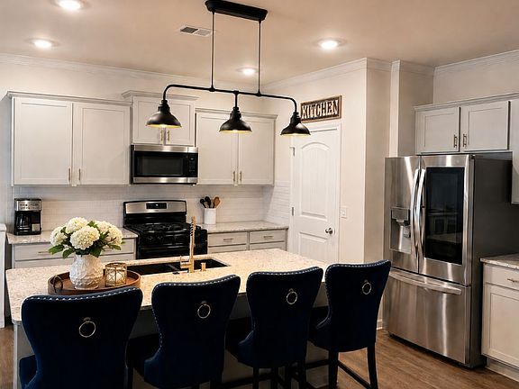 3rd image of 183 Durana Way