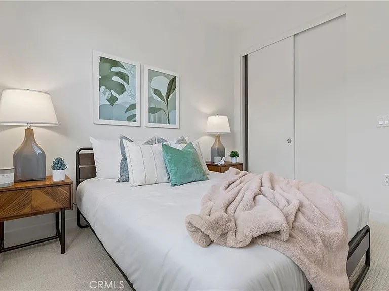 585 S Lyon St — Photo 12