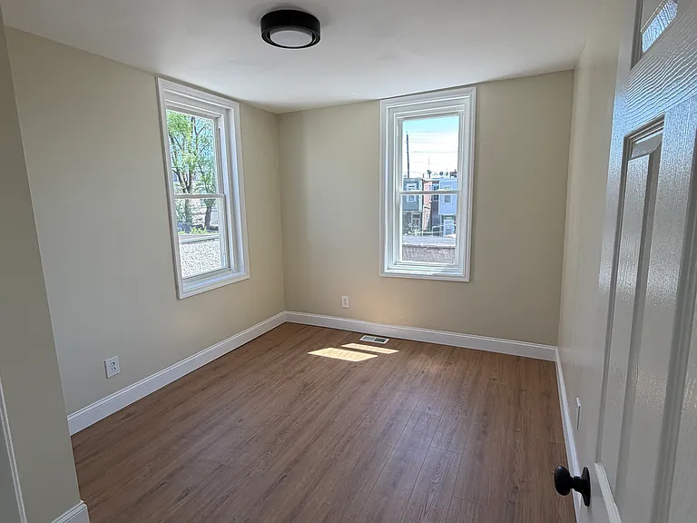 420 Spruce St — Photo 8