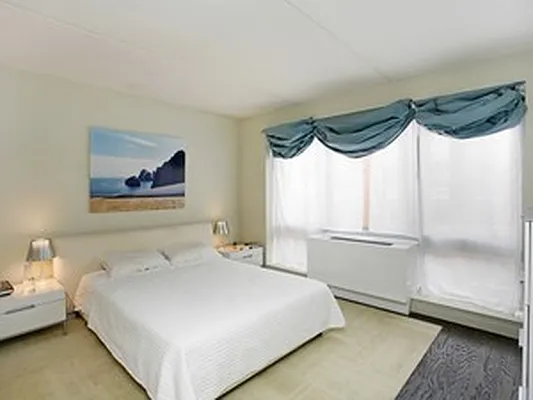 Sold by Corcoran | media 14