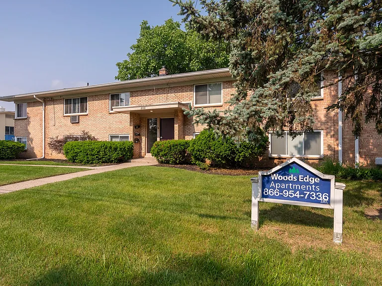 Apartment off 28th and Clyde Park Available — Photo 8