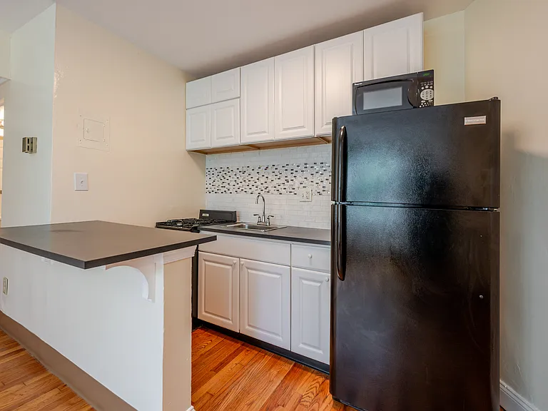 105 9th St SE #302 — Photo 3