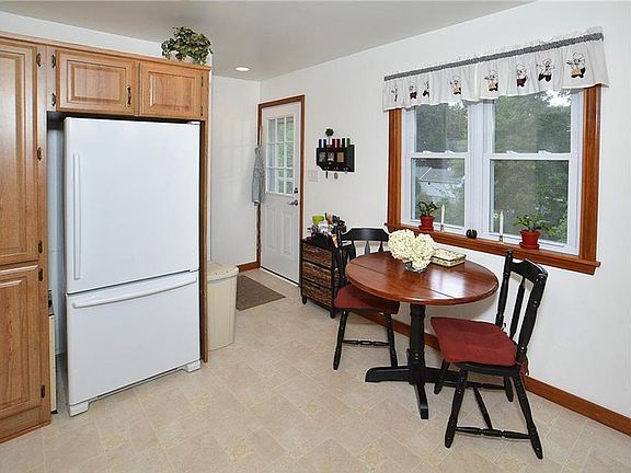 5th image of 723 Melvin Dr